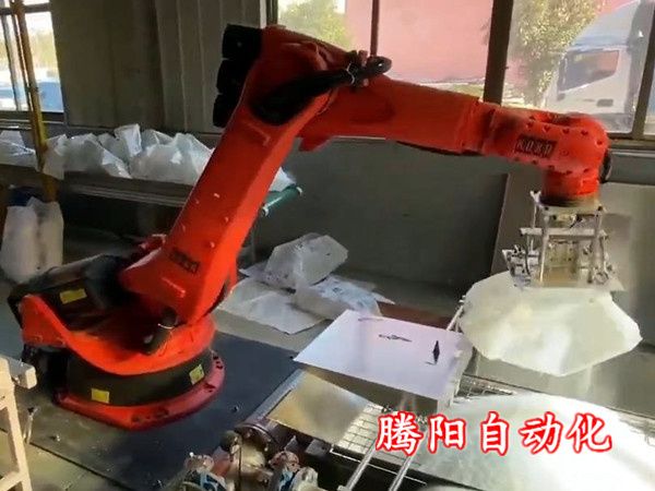 氧化鐵拆包機機械手解決拆包作業中的粉塵問題