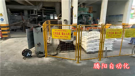 占地面積小安裝靈活的立柱碼垛機器人化工行業應用
