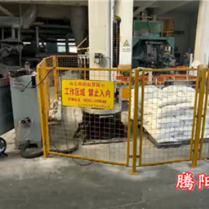 占地面積小安裝靈活的立柱碼垛機器人化工行業應用