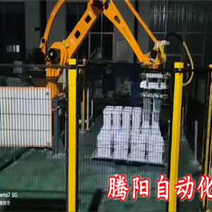 桶裝水溶肥碼垛機器人輕松駕馭生產(chǎn)高峰